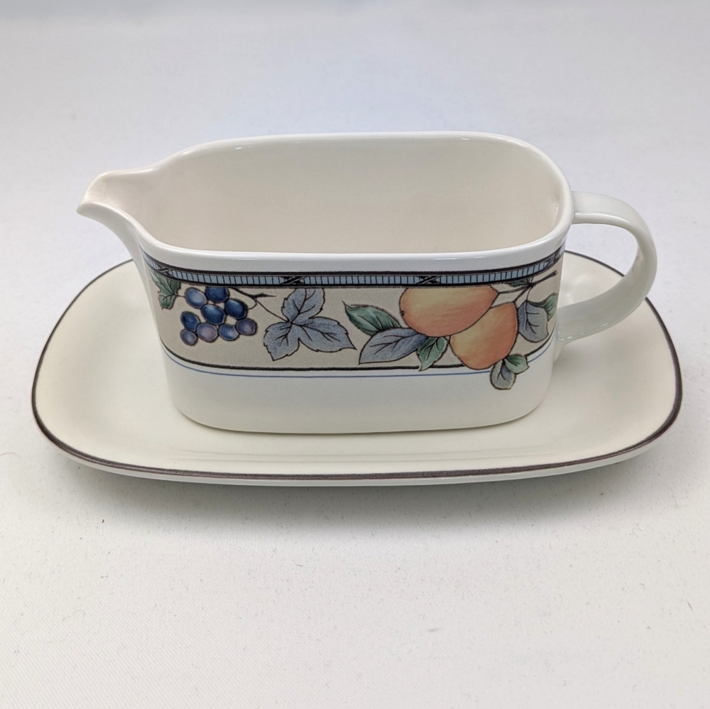 Mikasa Garden Harvest Gravy Boat & Stand Intaglio Stoneware Farmhouse CottageNWT